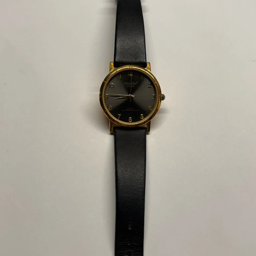Mondu Gold and Black Watch - Picture 4 of 8